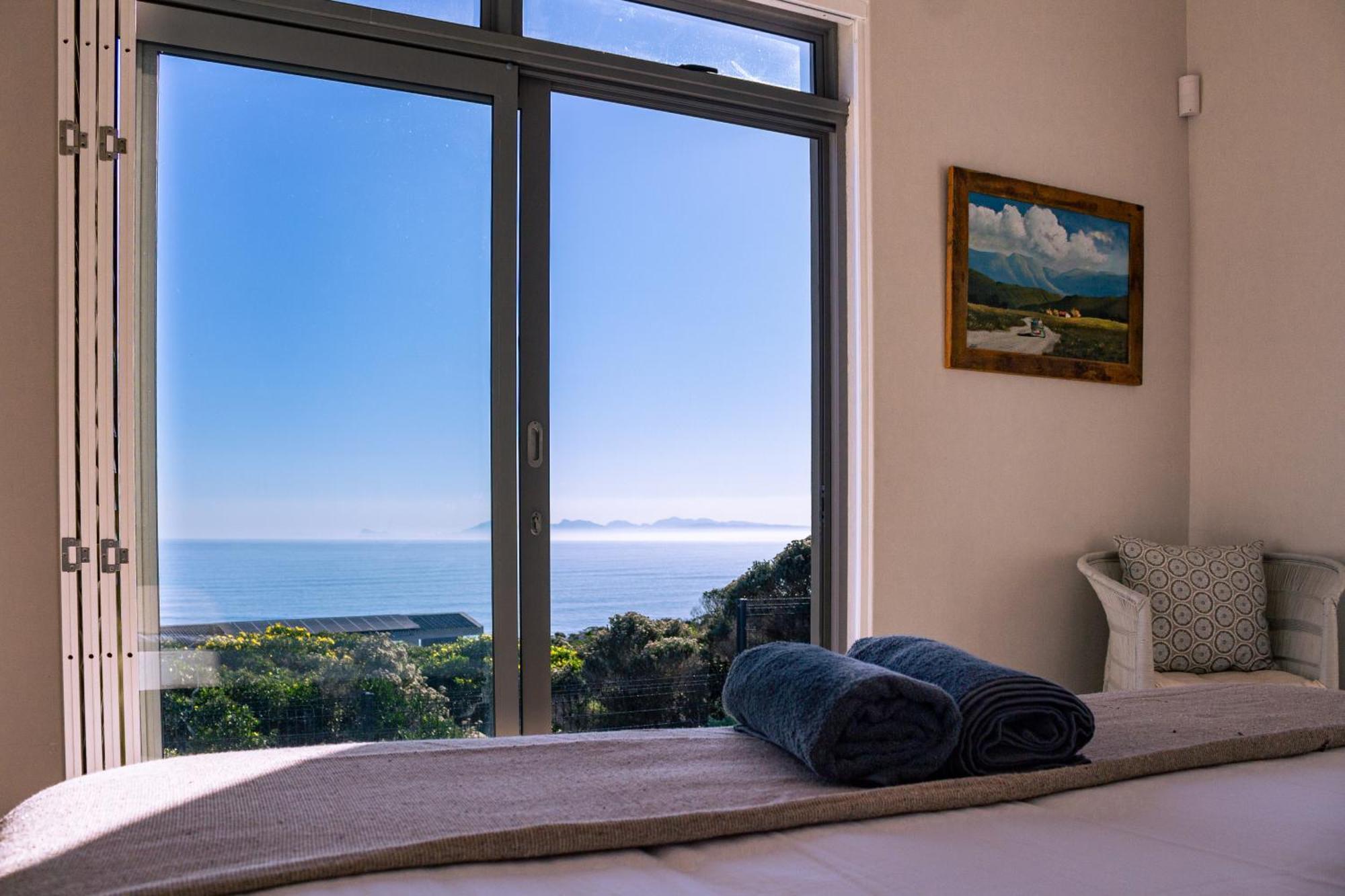 Villa Solar-powered Oceanview Retreat- 131 Cormorant Gansbaai